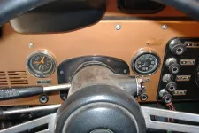 84_CJ_tach.webp