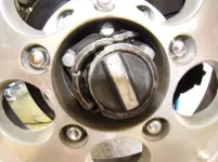 changing locking hubs 003.webp