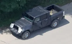 gallery-1469023908-cdauto-wranglerpickup-72016-19.webp