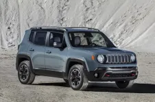 2015-jeep-renegade-trailhawk-04-1.webp 2015-jeep-renegade-trailhawk-04-1.webp
