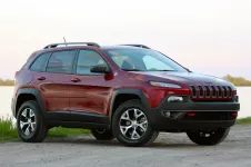 001-long-term-2014-jeep-cherokee_628opt.webp 001-long-term-2014-jeep-cherokee_628opt.webp