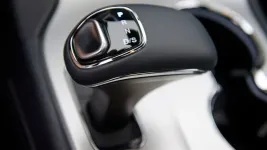 jeep-grand-cherokee-shifter.webp