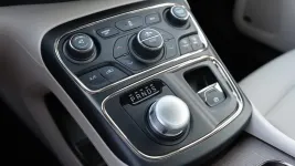 38-2015-chrysler-200.webp 38-2015-chrysler-200.webp