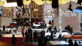 day-of-the-paris-motor-show-on-picture-id611570410.webp day-of-the-paris-motor-show-on-picture-id611570410.webp