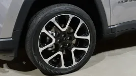 10-2017-jeep-compass-la.webp