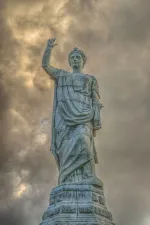800px-15_23_0540_monument.webp