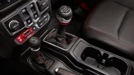 Jeep-Wrangler-manual-transmission.webp