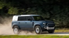 land-rover-defender-hard-top-2.webp