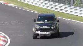 land-rover-defender-v8-spy-video-screen-shot.webp