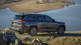2021-Jeep-Grand-Cherokee-L-rear-action.webp