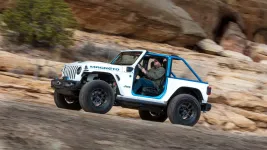 Jeep-Magneto-BEV-on-road-action-profile.webp