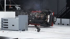 iihs_2022_jeep_wrangler_side_overlap_test_003.jpg