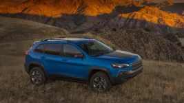 2023_jeep_cherokee_trailhawk_0011.webp
